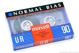 Maxell UR 90