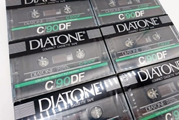 Неприличное количество кассет марки DIATONE